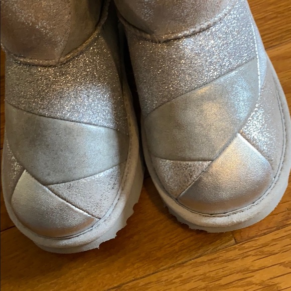 Brand new Ugg short boots size girls US11 - Picture 4 of 4